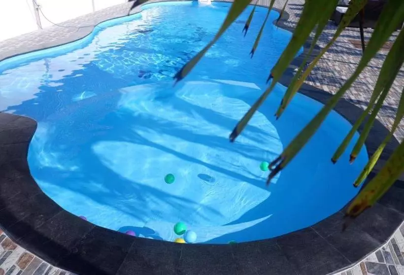 Hotelli คลิ๊กรีสอร์ท