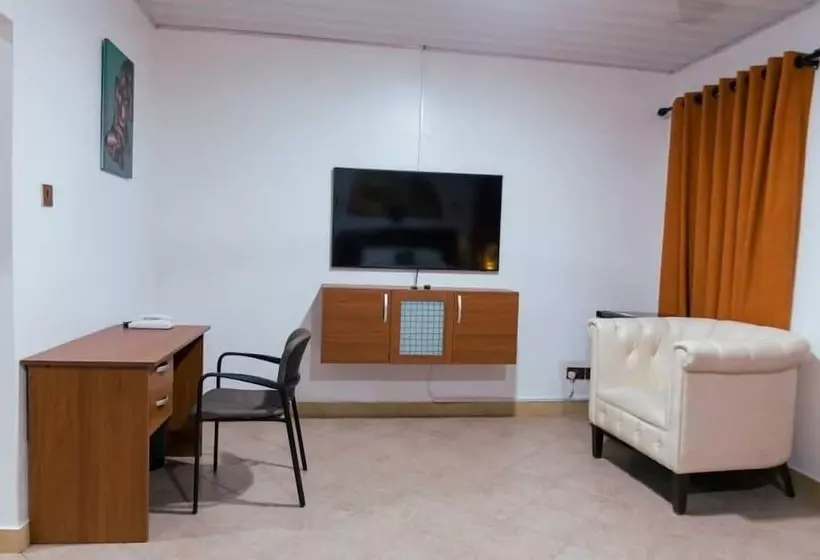 Hotelli Ampric Guest House And Lounge