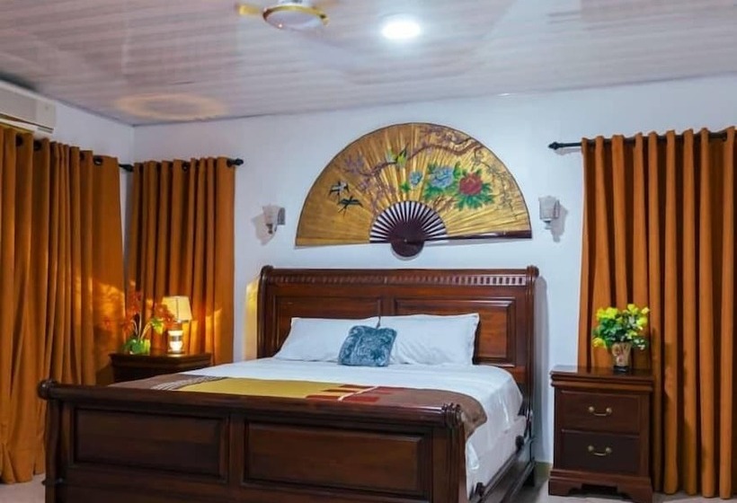 בית מלון כפרי Ampric Guest House And Lounge