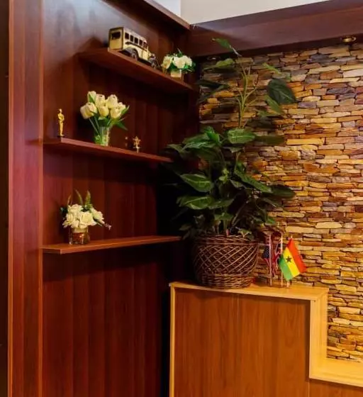 Hotelli Ampric Guest House And Lounge