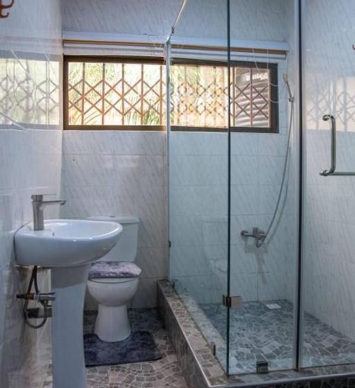 בית מלון כפרי Ampric Guest House And Lounge