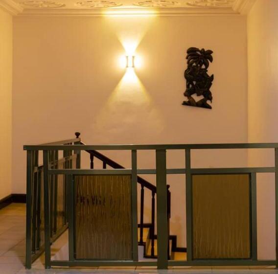 בית מלון כפרי Ampric Guest House And Lounge