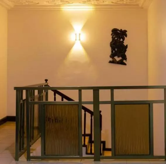 Hotelli Ampric Guest House And Lounge