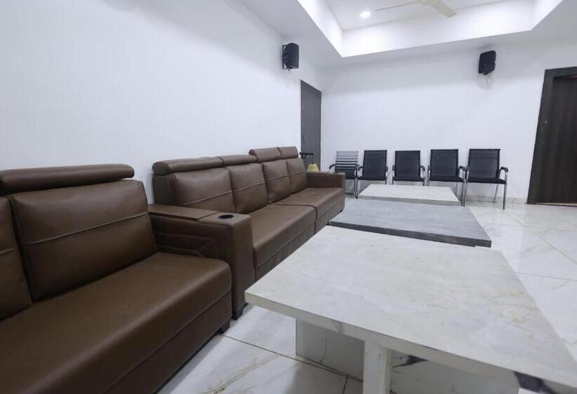 ホテル Ashodev Residency