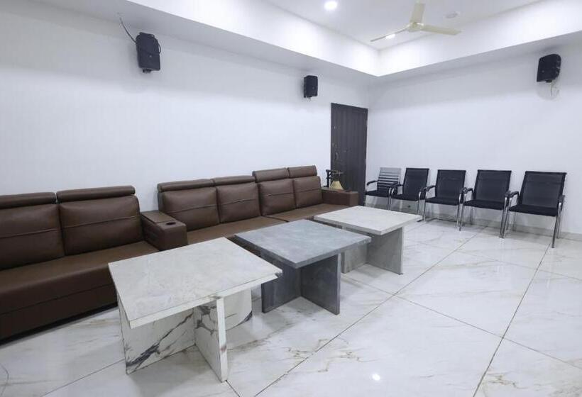 ホテル Ashodev Residency