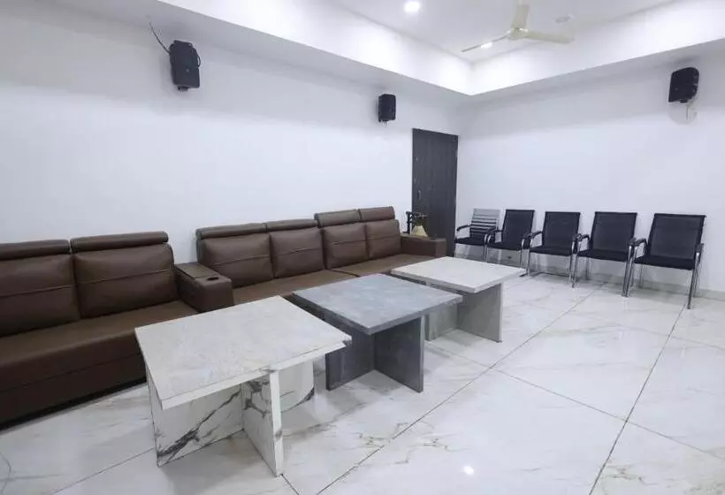 ホテル Ashodev Residency