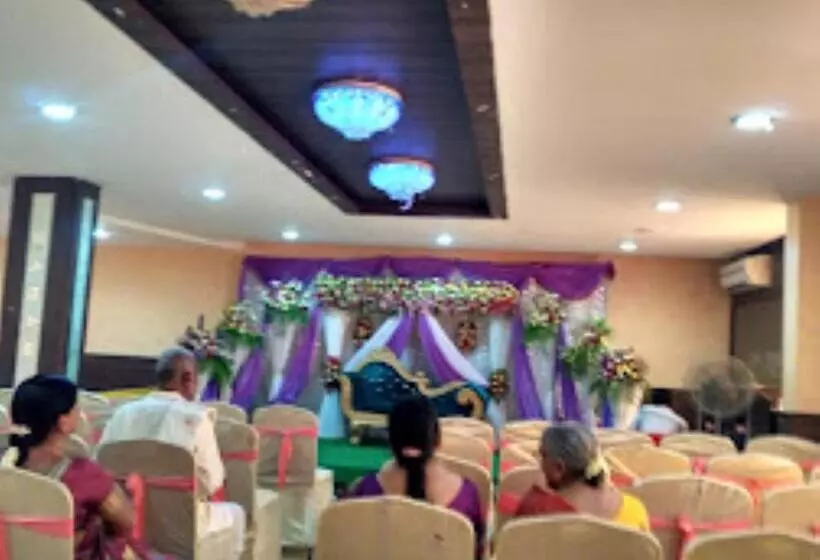 ホテル Balaji Grand Telangana