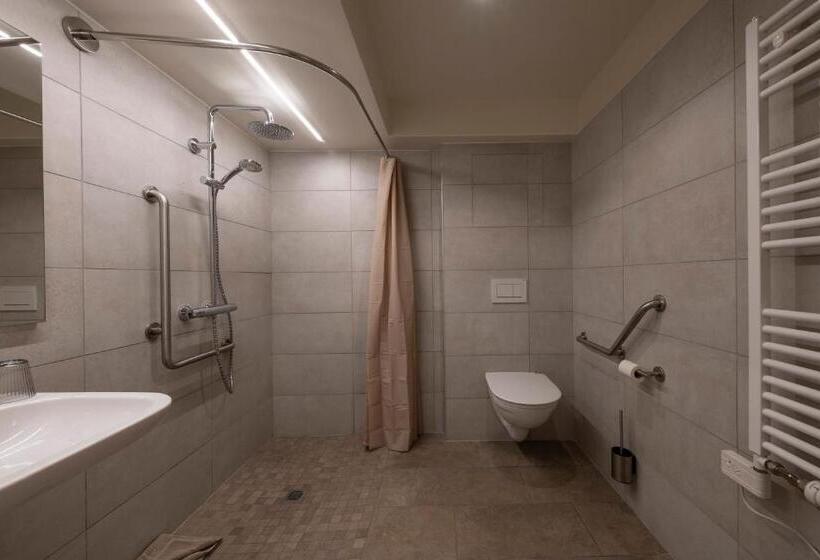 فندق Hôtel Du Domaine Saint Loup