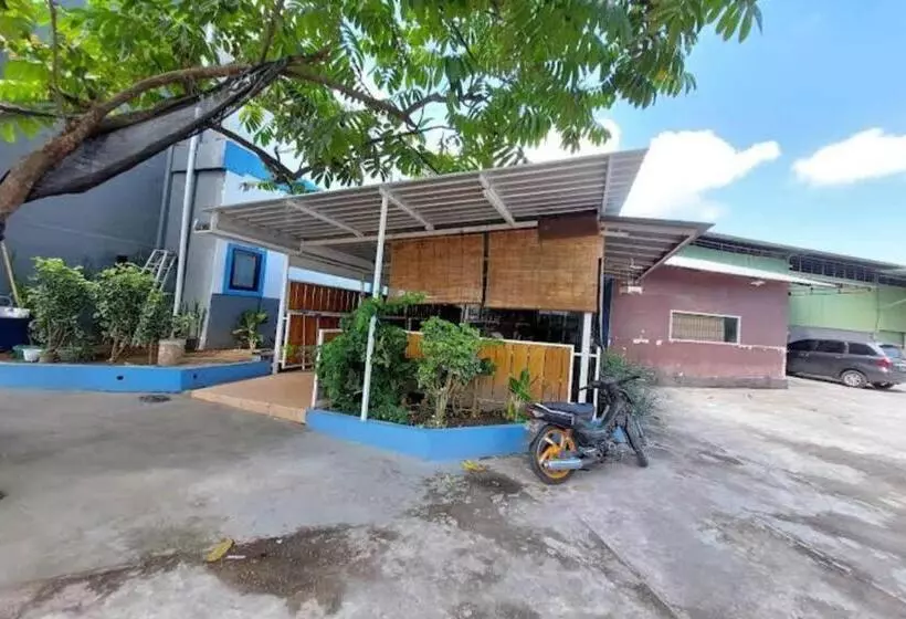 ホテル Oyo 93246 Kanditha Homestay