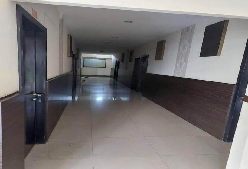 ホテル Oyo 93246 Kanditha Homestay