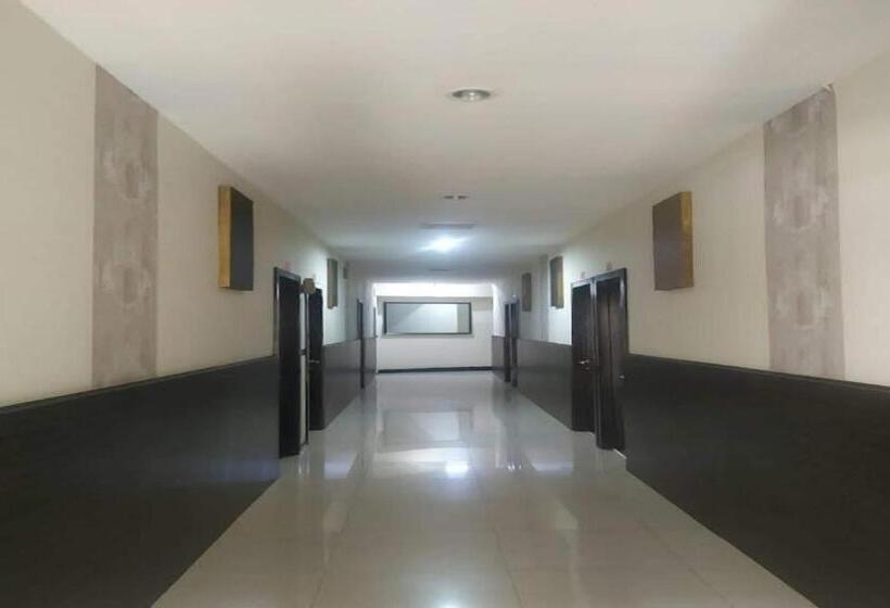 ホテル Oyo 93246 Kanditha Homestay