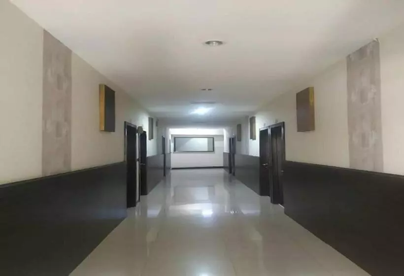 ホテル Oyo 93246 Kanditha Homestay