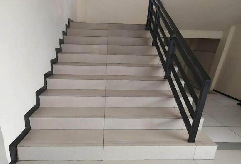 ホテル Oyo 93246 Kanditha Homestay