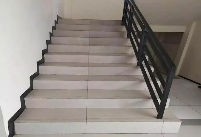 ホテル Oyo 93246 Kanditha Homestay