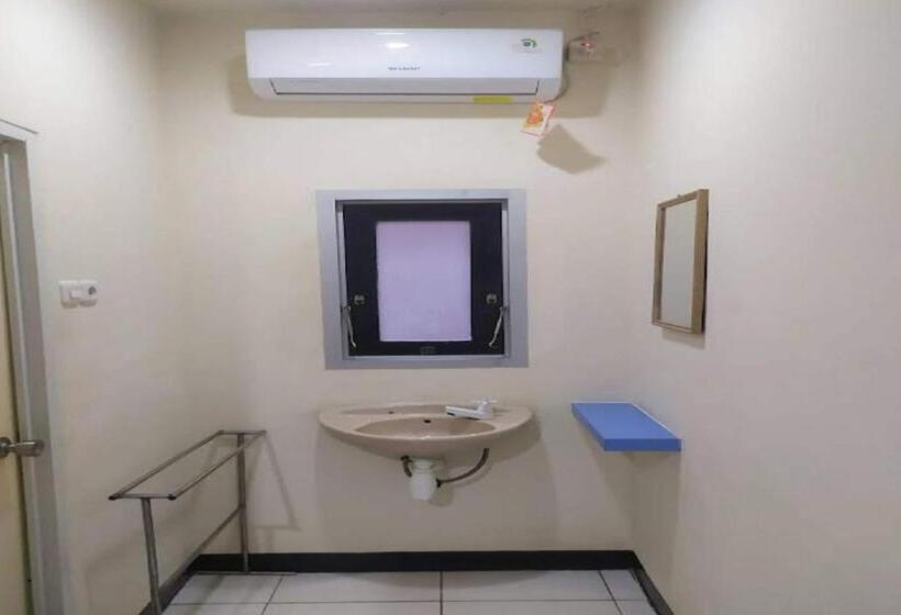 ホテル Oyo 93246 Kanditha Homestay