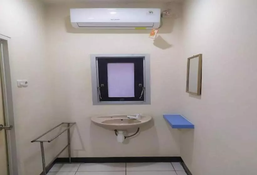 ホテル Oyo 93246 Kanditha Homestay