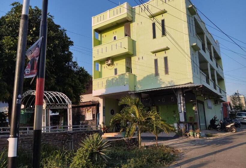 בית מלון כפרי Oyo 93306 Penginapan Permata Hijau Syariah