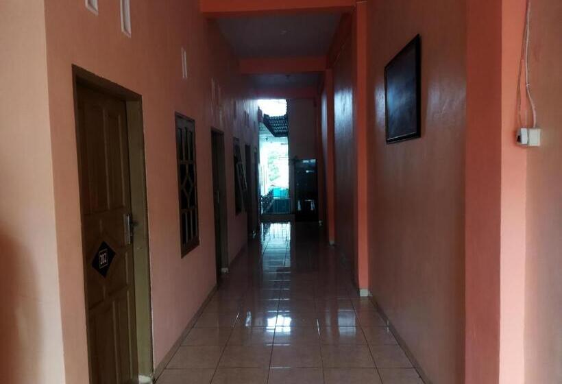 בית מלון כפרי Oyo 93306 Penginapan Permata Hijau Syariah