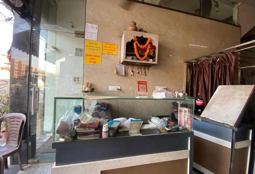 酒店 Oyo N R Guest House