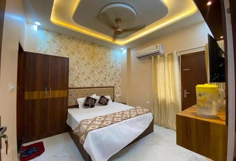 Hotelli Oyo N R Guest House