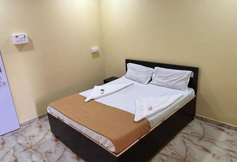 호텔 Spot On Samadhan Lodging & Boarding