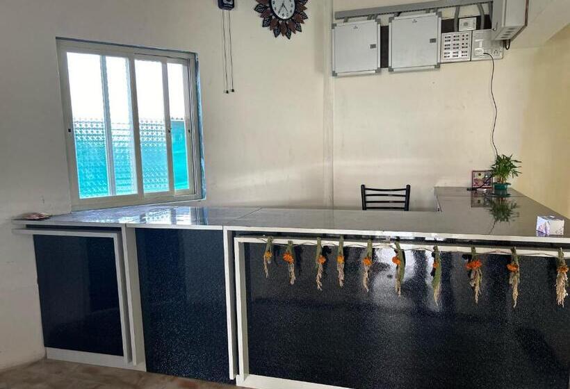 호텔 Spot On Samadhan Lodging & Boarding