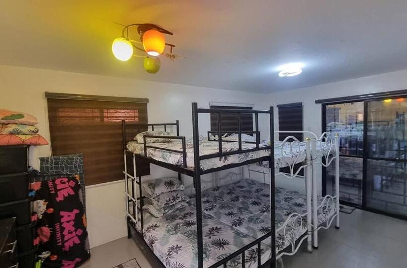 Pensione Jamaica & John Staycation