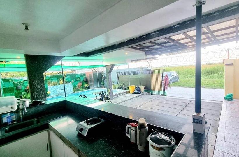 Pensione Jamaica & John Staycation