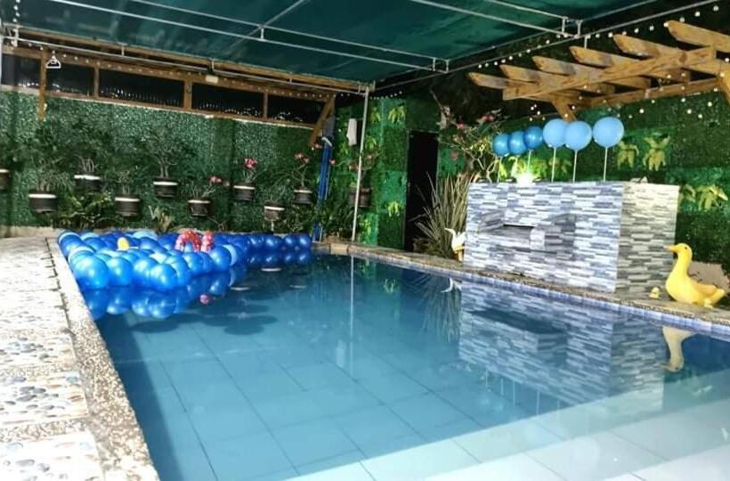 Pensione Jamaica & John Staycation