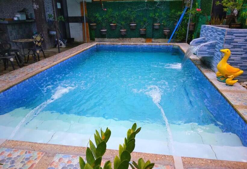 Pensione Jamaica & John Staycation