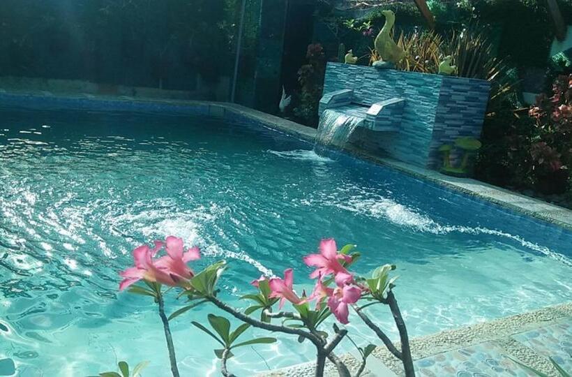 Pensione Jamaica & John Staycation