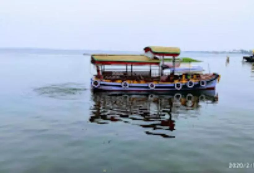 リゾートホテル Canoe Ville Kerala