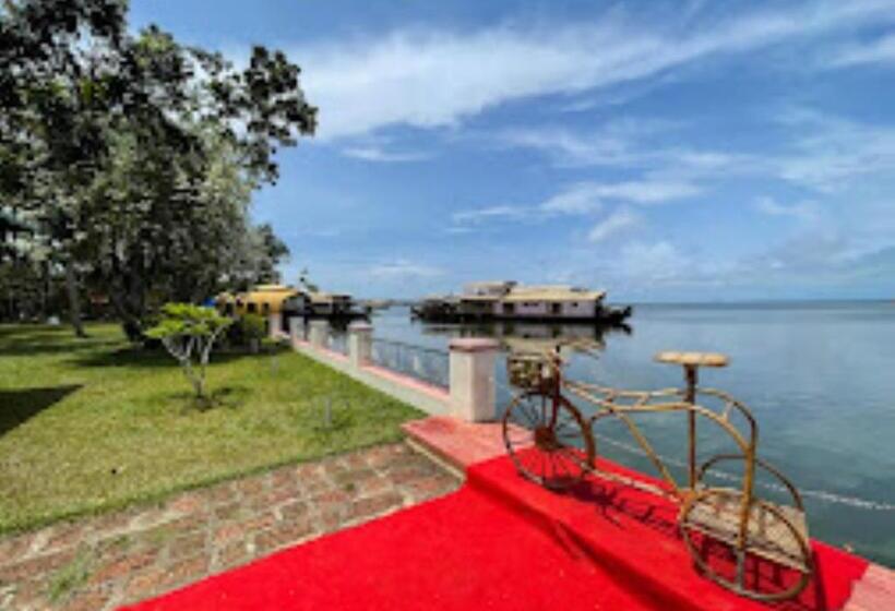 리조트 Canoe Ville Kerala