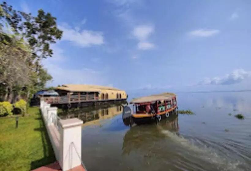 リゾートホテル Canoe Ville Kerala