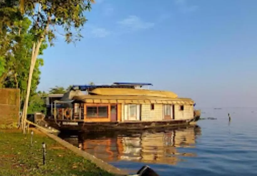 リゾートホテル Canoe Ville Kerala