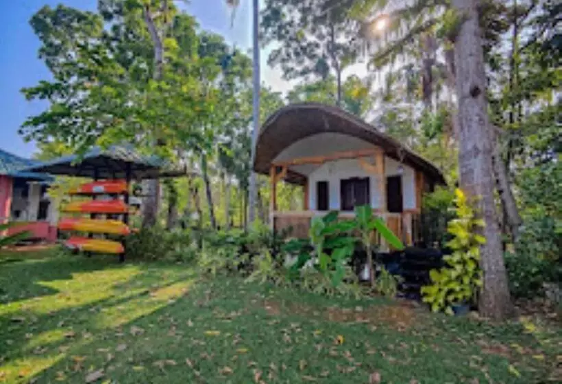 リゾートホテル Canoe Ville Kerala