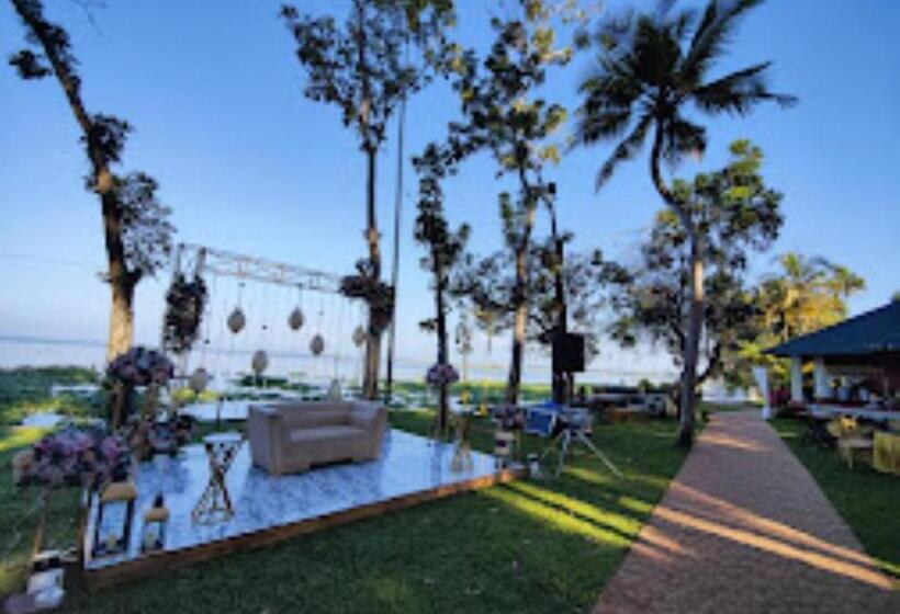 리조트 Canoe Ville Kerala