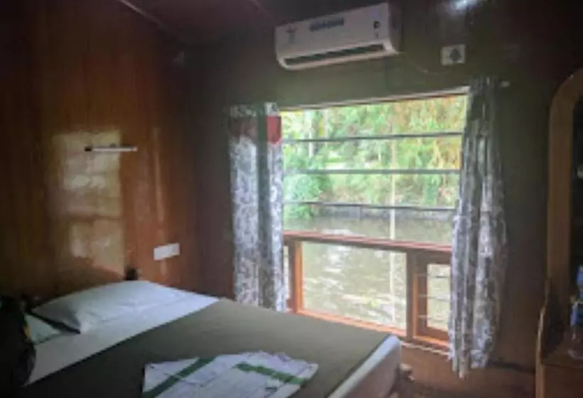 リゾートホテル Canoe Ville Kerala