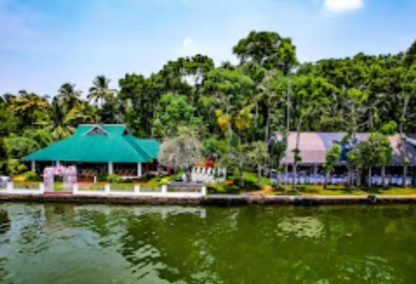 リゾートホテル Canoe Ville Kerala