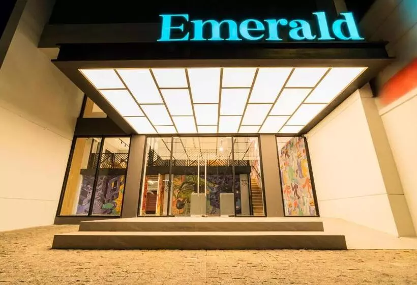 ユースホステル Emerald Hotel Residence