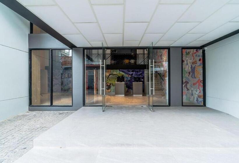 הוסטל Emerald Hotel Residence