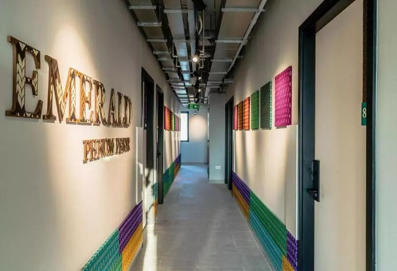 ユースホステル Emerald Hotel Residence