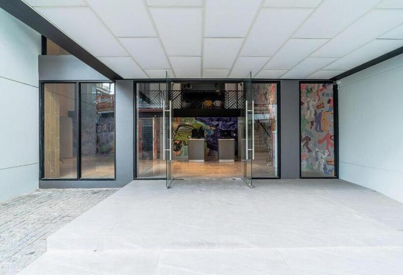 הוסטל Emerald Hotel Residence