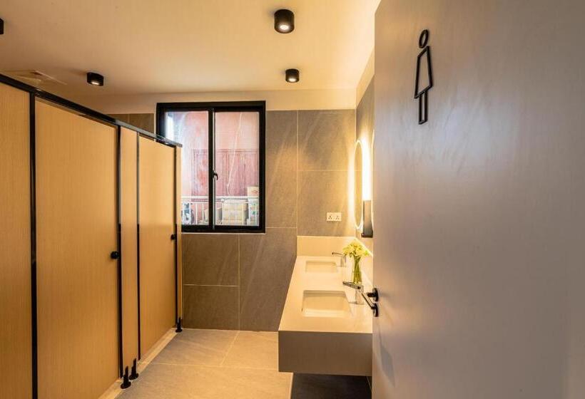 הוסטל Emerald Hotel Residence