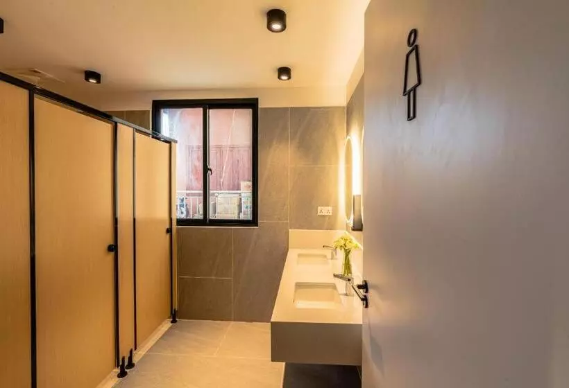 ユースホステル Emerald Hotel Residence