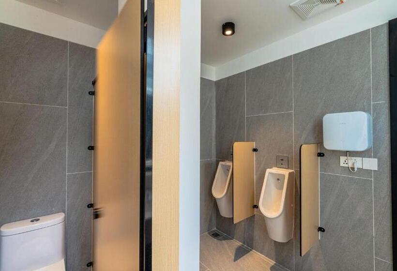 הוסטל Emerald Hotel Residence