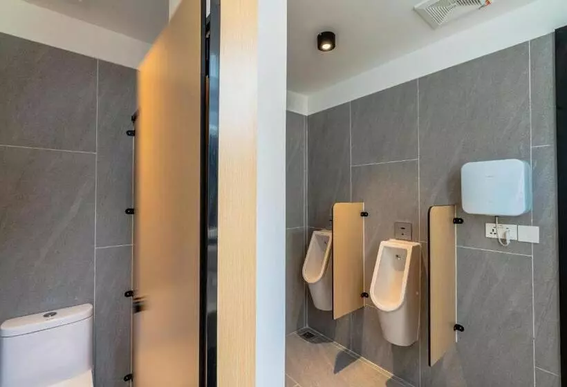 ユースホステル Emerald Hotel Residence