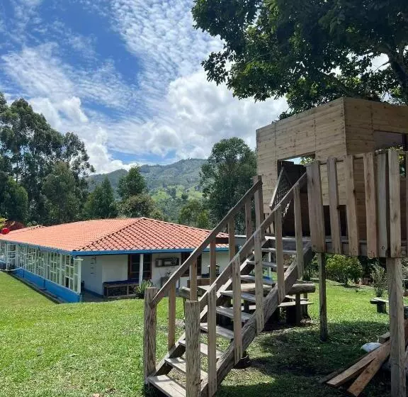 ユースホステル Spanglish Colombia