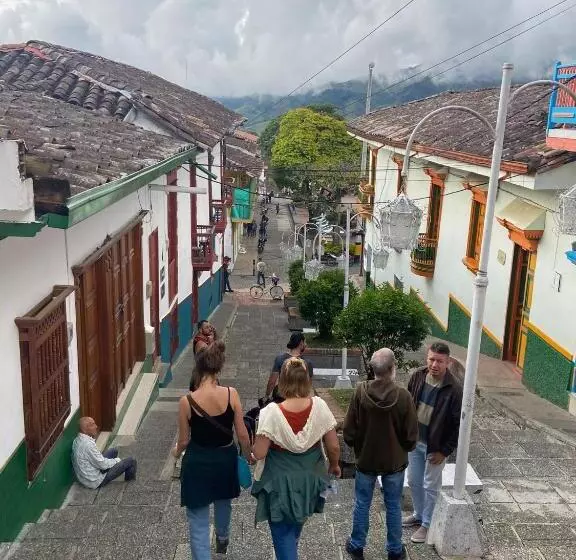 ユースホステル Spanglish Colombia