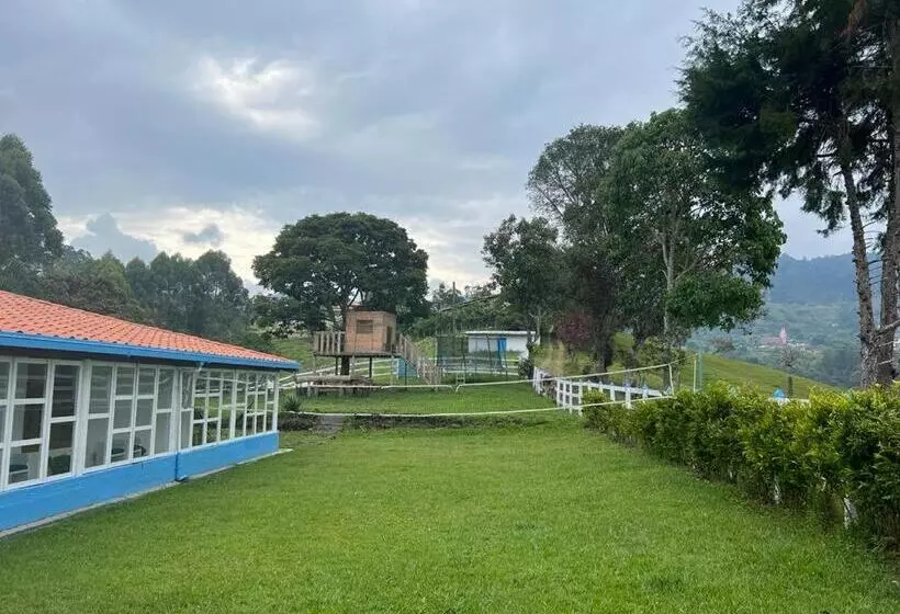ユースホステル Spanglish Colombia